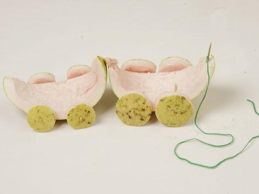 Cara membuat mainan dari kulit jeruk bali